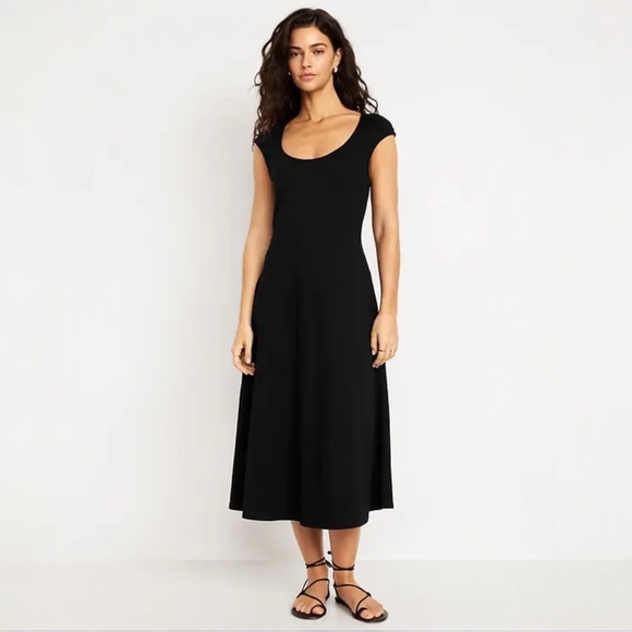 Old Navy Dresses & Skirts - NWT Old Navy Fit & Flare Midi Dress